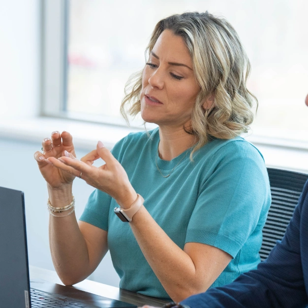 woman listing options for reputation management